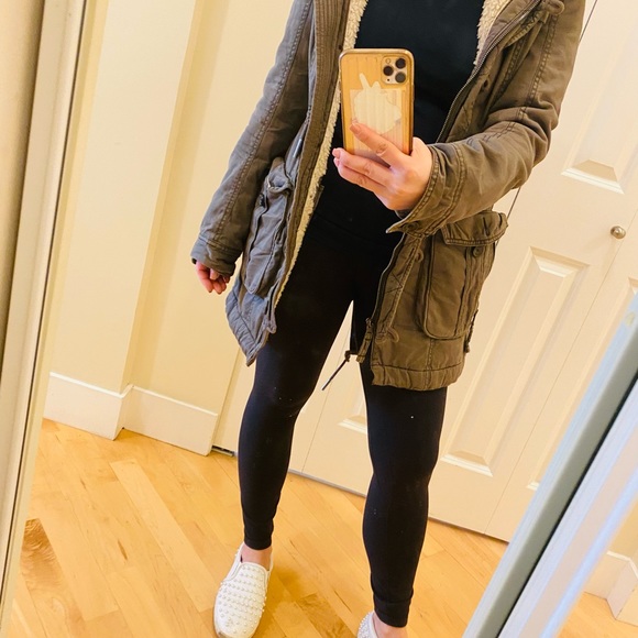 ***SOLD***Abercrombie and Fitch coat, EUC, only worn twice, size: XS. - Picture 2 of 6